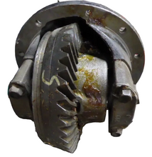Load image into Gallery viewer, Isuzu CD7011Y Front Gear Reducer
