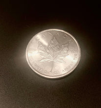 Load image into Gallery viewer, 2015 - Royal Canadian Mint - 1 oz Canadian Silver Maple Leaf .9999 pure silver
