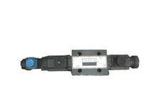 Load image into Gallery viewer, Double A Hydraulics VPQF-5M-CL-CY-5-10B1 Servo Valve 2500PSI
