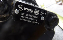 Load image into Gallery viewer, White 300125W8620AAAAA Hydraulic Motor
