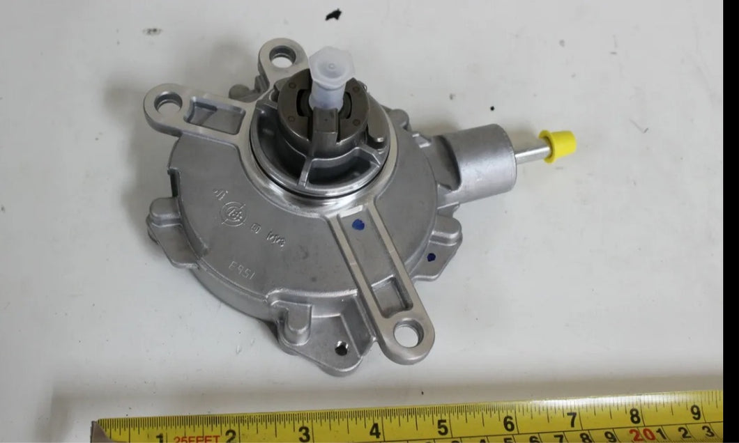 Toyota 29300-0P040 Vacuum Pump