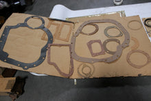 Load image into Gallery viewer, WABCO 404825 Parts kit, Transmission 2520-00-582-3681
