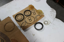 Load image into Gallery viewer, WABCO 404825 Parts kit, Transmission 2520-00-582-3681
