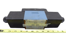 Load image into Gallery viewer, Continental VSD05M-3F1-GB4A-70L-A Directional Valve
