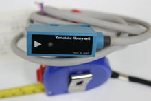 Load image into Gallery viewer, Honeywell Yamatake FE7C-TWC6R-922 Photoelectric Sensor
