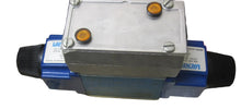 Load image into Gallery viewer, Vickers DG4V-3-6C-WL-8 Directional Valve

