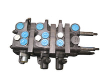 Load image into Gallery viewer, Vickers 02-101222 3 Spool Control Valve
