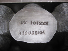 Load image into Gallery viewer, Vickers 02-101222 3 Spool Control Valve
