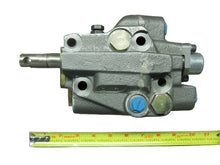 Load image into Gallery viewer, Vickers Hydraulics 502030 Control Valve Clark 2783176
