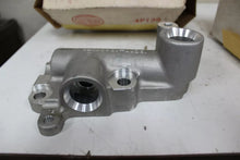 Load image into Gallery viewer, Detroit Diesel 12267892 Manifold Hydrostati Allison DAX12873
