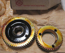 Load image into Gallery viewer, Detroit Diesel 5194833 Blower Rotor Gear 1.55:1 Ratio Set Inline 71
