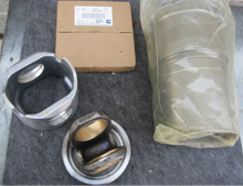 Load image into Gallery viewer, Cummins 3803971 Cylinder Kit L10 M11 OEM
