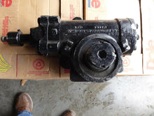 Load image into Gallery viewer, Paccar M110PKG1 Steering Gear Box Sheppard
