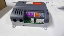 Load image into Gallery viewer, Honeywell PUL1012S Programmable Unitary Controller Series 4 Spyder New
