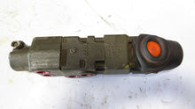 Load image into Gallery viewer, VICKERS Linear, Directional Control Valve 327054 Model SV200-300Z111-041
