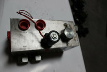 Load image into Gallery viewer, Hydraforce 92-07004 Solenoid Valve and manifold New
