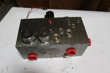Load image into Gallery viewer, Hydraforce 92-07004 Solenoid Valve and manifold New
