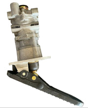 Load image into Gallery viewer, Bendix T-5000613 Air Foot Brake Assy New
