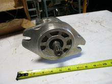 Load image into Gallery viewer, OEM Hyster 0342774 Forklift Hydraulic Pump 7/8" x 13 Spline 6" Mount New
