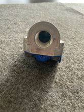 Load image into Gallery viewer, Slone 24-272 Glad Hand New
