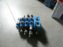 Load image into Gallery viewer, Uchida Rexroth Sectional Control Valve 4 Spool Valve New H92-870
