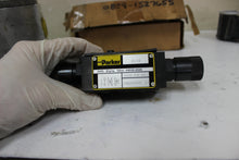 Load image into Gallery viewer, FM2DDKN - Parker - FM Series - Flow Control Parker Manapak Subplate Sandwich Module 20 GPM
