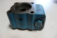 Load image into Gallery viewer, S23R120C-2X413 - Sperry Vickers - Hydraulic Valve
