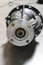 Load image into Gallery viewer, Nissan CU221A Differential 3rd Member
