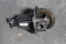 Load image into Gallery viewer, LAND ROVER FTC5143, HRC1124 Discovery I II Rear Differential Carrier
