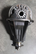 Load image into Gallery viewer, LAND ROVER FTC5143, HRC1124 Discovery I II Rear Differential Carrier
