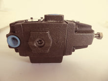 Load image into Gallery viewer, Vickers Hyd. RCT-03-D4-30 Pressure Control Valve
