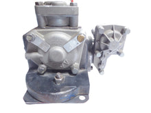 Load image into Gallery viewer, Wabco 592747 Gear Pump 592509
