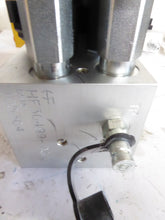 Load image into Gallery viewer, Genie Terex HF30499-05.2, 10534 Terex Hydraulic Manifold

