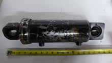 Load image into Gallery viewer, Unknown 90.40x132, 05TC01 Hydraulic Cylinder
