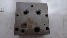 Load image into Gallery viewer, Danfoss 157B6633 Hydraulic Valve Accessory Manifold

