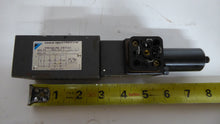 Load image into Gallery viewer, Daikin MPS-02P-1-60-CL Hydraulic Pressure Switches
