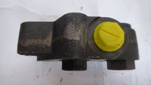 Load image into Gallery viewer, Prince SVE21 Directional Control Valve Open Center Outlet
