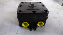 Load image into Gallery viewer, Parker PL50 Air Valve 4 Way
