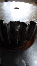 Load image into Gallery viewer, Gear Products inc 008-50001-1, 520465-019 Worm Gear Speed Reducer Used
