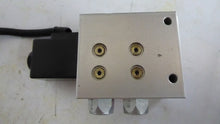 Load image into Gallery viewer, Parker 080601, 43152 Y Hydraulic Manifold Valve
