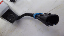Load image into Gallery viewer, Parker 080601, 43152 Y Hydraulic Manifold Valve
