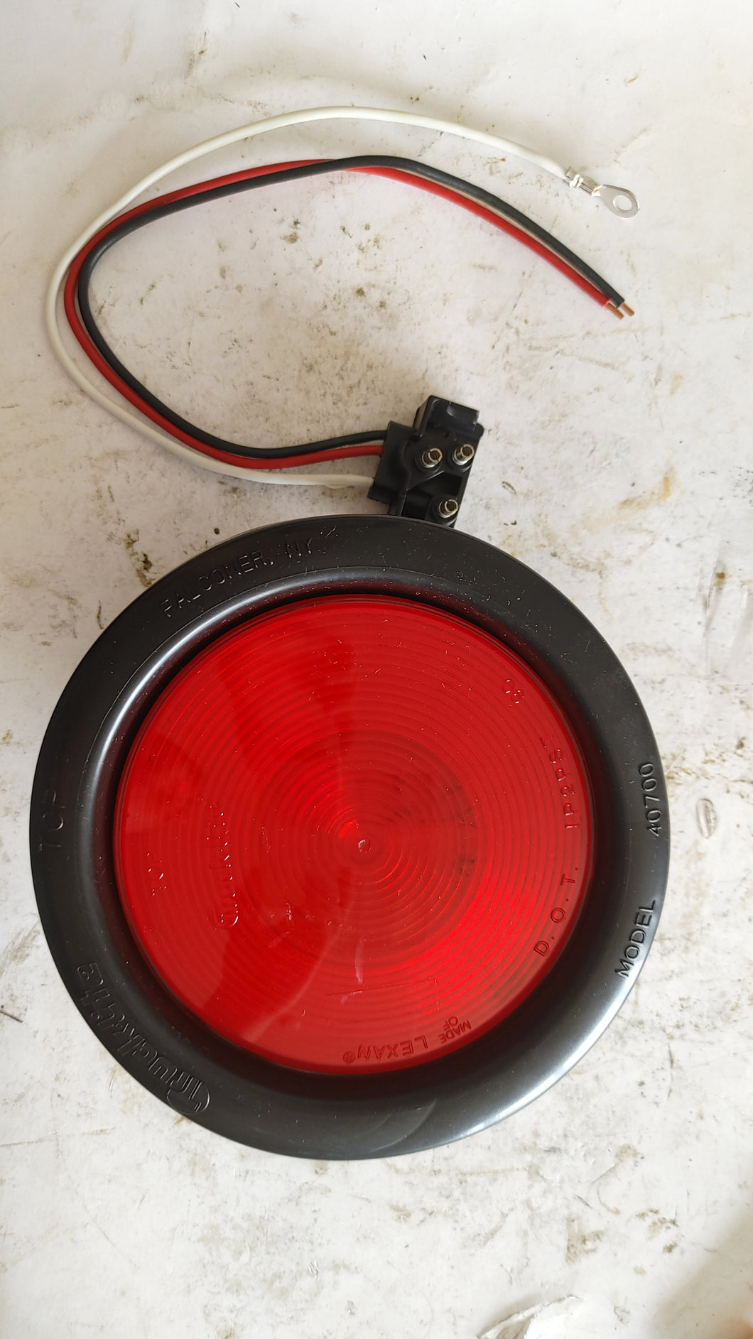 40009R3 - Truck-lite - Red Round Tail light