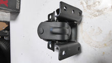 Load image into Gallery viewer, 31-5327 - Carquest - Motor Mount
