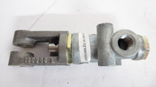 Load image into Gallery viewer, 5007400 TW-12 - Bendix - Control Valve
