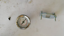 Load image into Gallery viewer, 50993993 Wika Pressure Gauge Analog 160PSI/BAR 1/8 B 10/32 UC back mount 1/8&quot; NPT 1.5&quot; FAC
