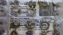 Load image into Gallery viewer, Graco Trabon 562727-KK13C / MSP40T Valve Assembly
