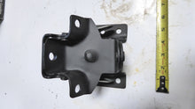 Load image into Gallery viewer, 31-5327 - Carquest - Motor Mount
