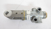 Load image into Gallery viewer, 5007400 TW-12 - Bendix - Control Valve
