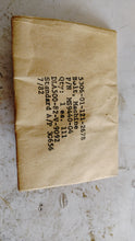 Load image into Gallery viewer, MS9440-04 - Military Std - Bolt, Machine
