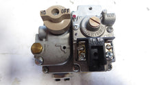 Load image into Gallery viewer, Robertshaw 700-055 700 Series Gas Valve 3D3502978
